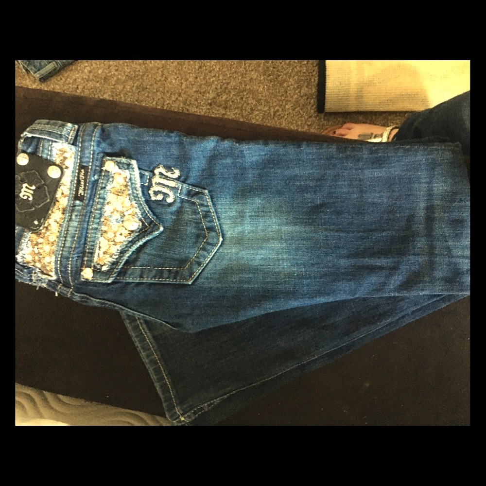 Very cute. In very good condition. I out grew them